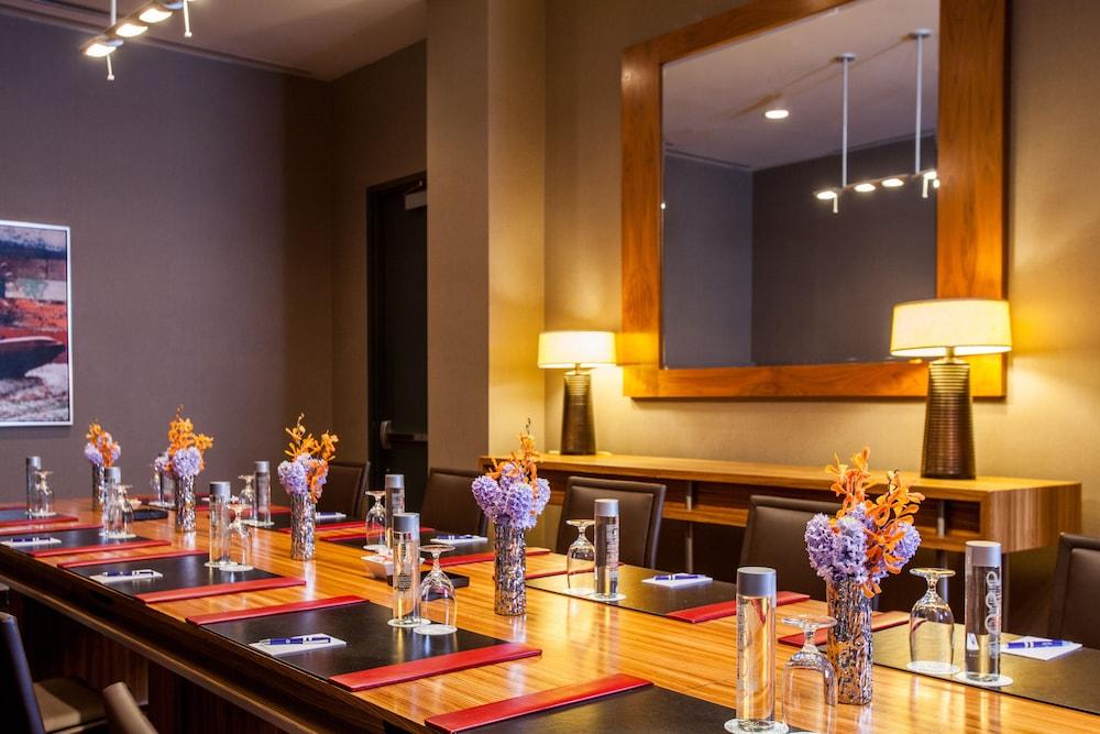 Hotel Derek Galleria 4*