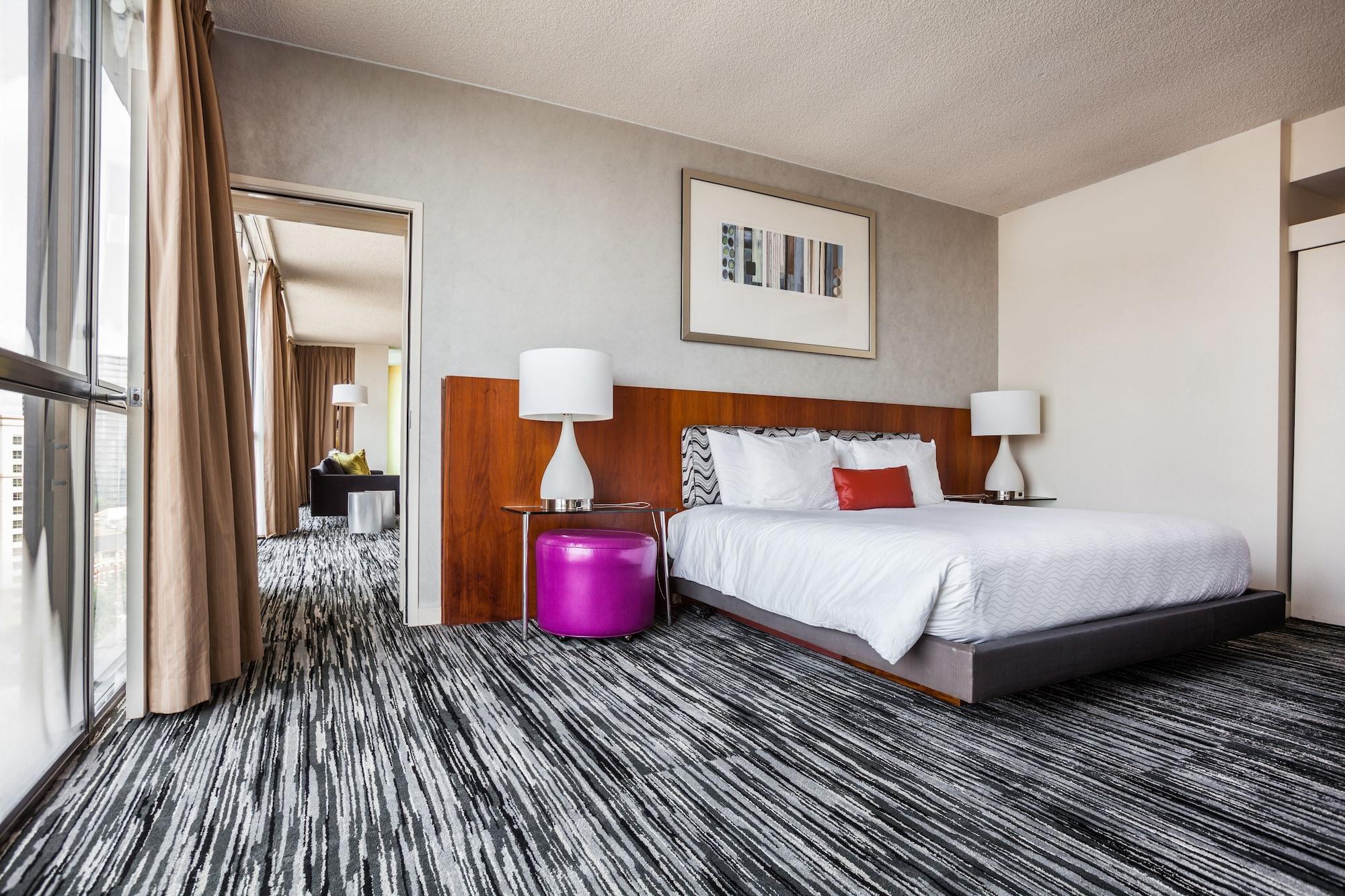 Derek Galleria Hotel