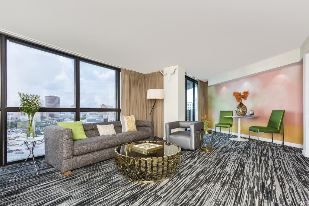 Derek Galleria Hotel